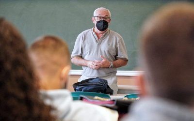 Morgan imparte una clase de viñeta periodística en la Universidad de La Laguna