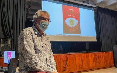 Rubén Armiche imparte una charla a los alumnos de la Escuela de Arte de Lanzarote