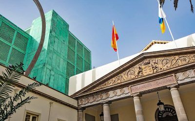 Néstor Dámaso del Pino inaugura su exposición ‘ Escritor@s’ en el Parlamento de Canarias con 154 caricaturas