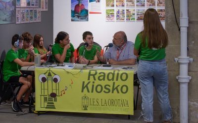 Radio Kiosko, del IES La Orotava, entrevistan en directo a todos los artistas de La Recova