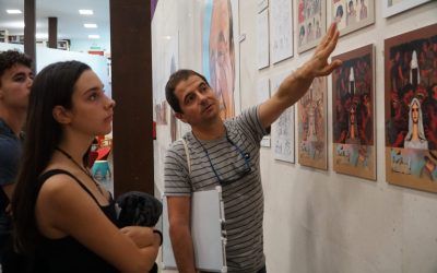 Alumnos de la ULL abarrotan la exposición Mararía en la biblioteca de la universidad