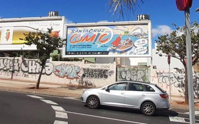 Santa Cruz y La laguna amanecen cubiertas por las vallas que anuncian Santa Cruz Cómic 2023