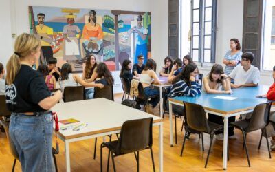 Una visita de alumnos del IES San Nicolás primera actividad de la segunda jornada de Santa Cruz Cómic