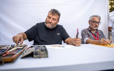 Juan Álvarez y Jorge G. imparten un taller de pintura al aire libre en la Plaza del Príncipe